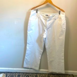 Women’s White Capris